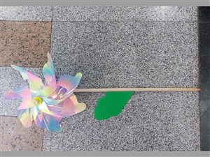 Obrazek Wiatrak neonowy 32cm