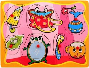 Picture of Układanka drewniana z pinezkami - W domu