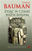 Żyjąc w cz... - Zygmunt Bauman -  Książka z wysyłką do UK